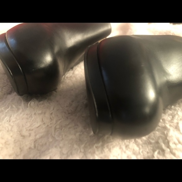 Nine West size 10 black leather heeled bootie’s platform toe  back zip - Picture 10 of 14